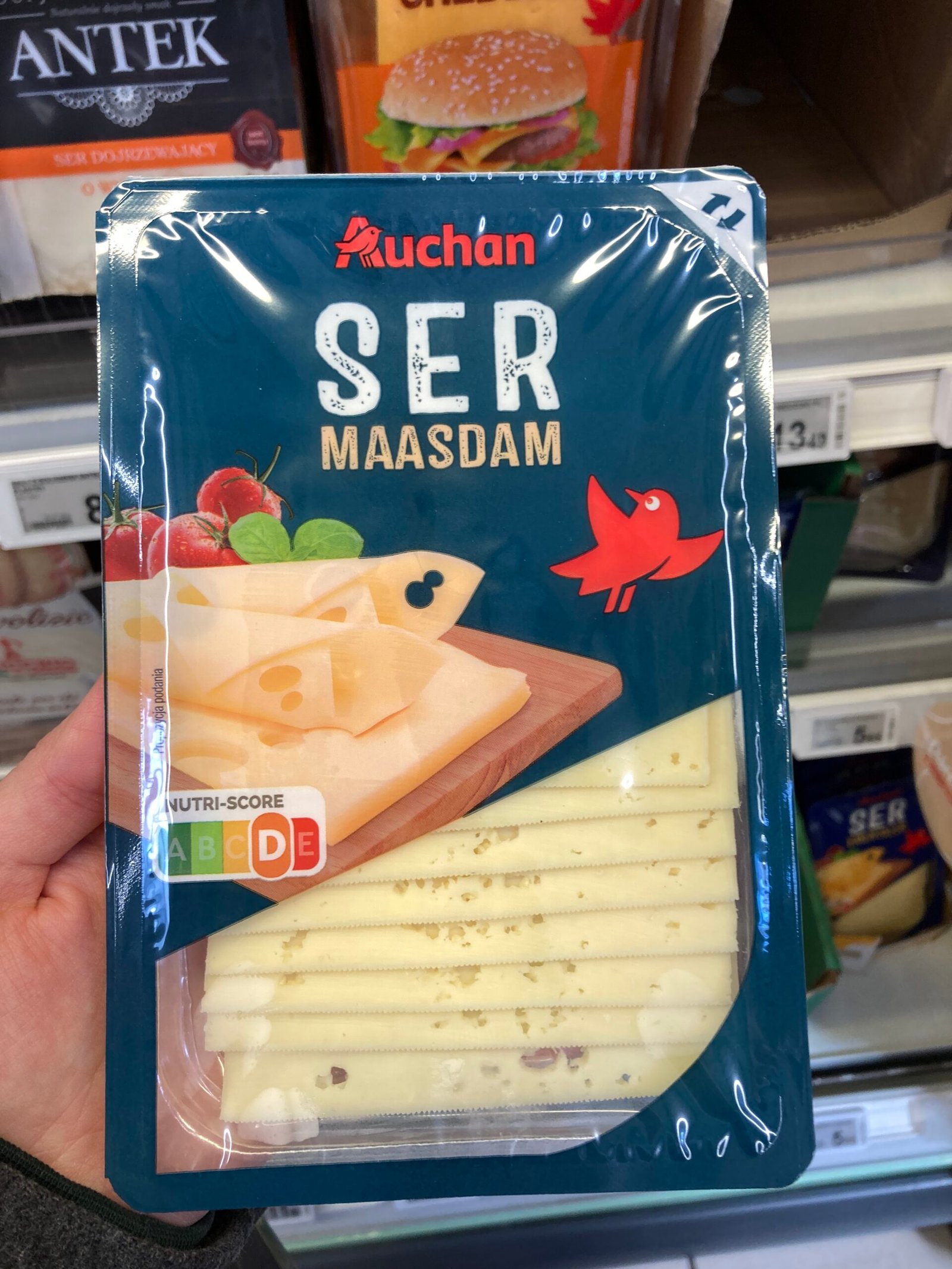 zdjęcie sera maasdam z laktozą w typowym opakowaniu z supermarketu